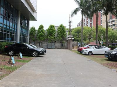 潤東方環(huán)?？照{(diào)冷風(fēng)機廠家銷售部室外停車場